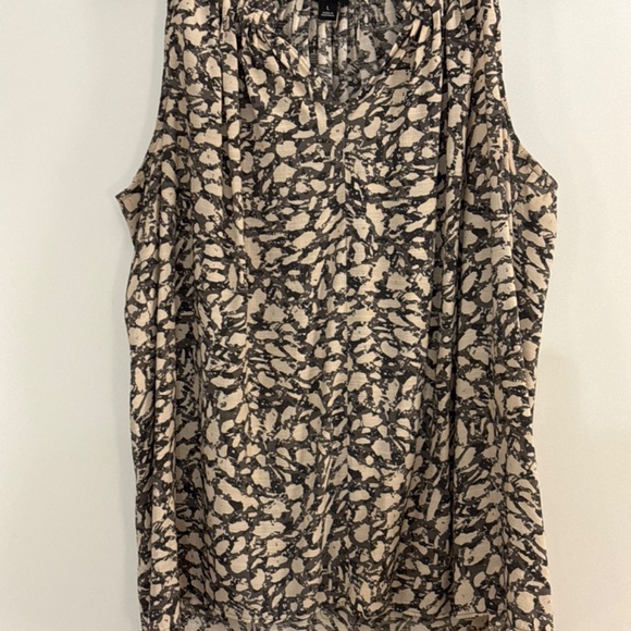 Simply Vera Wang high low top - Picture 2 of 6